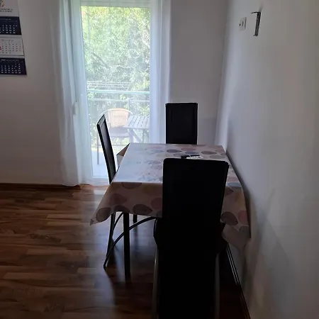 Apartma *